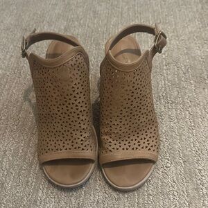 Universal Thread heels
